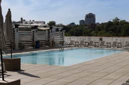 Modern Loft 10 Min from NYC with Gym, Pool, Sauna - Image 3