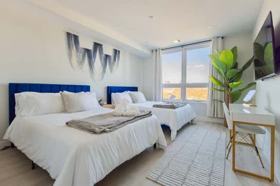 Sleek 3BR Loft | Modern Design | Gym & Near Transit - Image 1