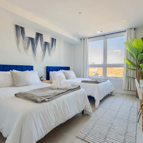 Sleek 3BR Loft | Modern Design | Gym & Near Transit - Image 1