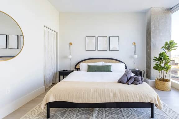 Chique Loft 10 Min from NYC with Gym, Pool, Sauna - Image 2
