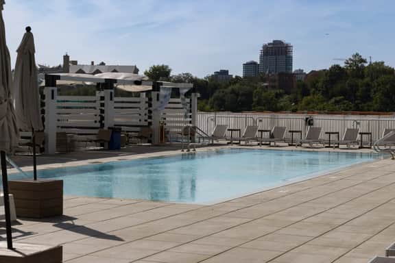 Chique Loft 10 Min from NYC with Gym, Pool, Sauna - Image 4