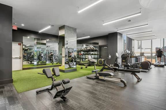 Chique Loft 10 Min from NYC with Gym, Pool, Sauna - Image 5