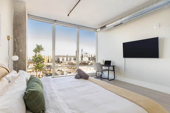 Chique Loft 10 Min from NYC with Gym, Pool, Sauna - Image 3