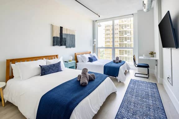 Modern Loft 10 Min from NYC with Gym, Pool, Sauna - Image 2