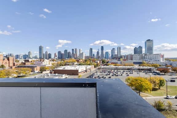 Sleek 3BR Loft | Modern Design | Gym & Near Transit - Image 5